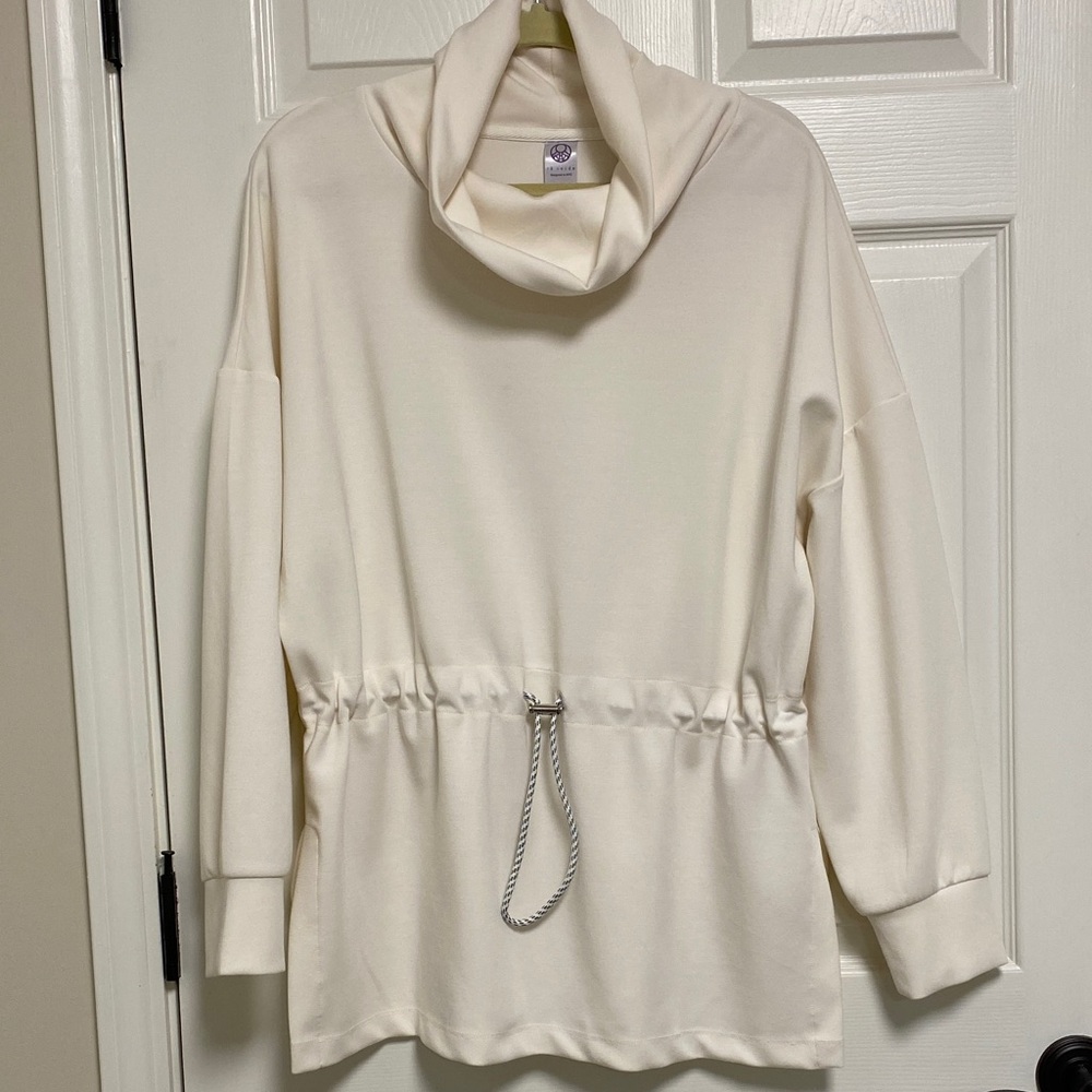 Te Verde Cream Cowl Neck Sweatshirt with Drawstring